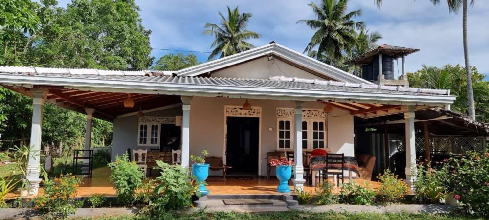 Tehan Homestay Dikwella Esterno foto