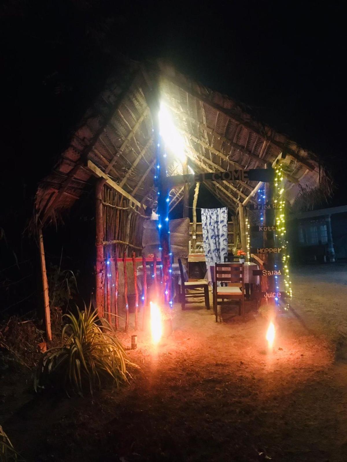 Tehan Homestay Dikwella Esterno foto